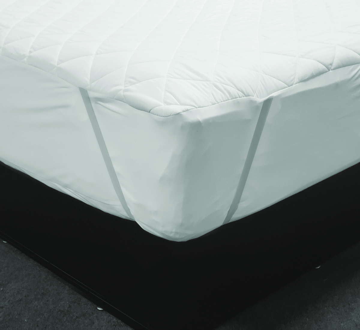 60" x 80" x 12" Queen Fitted Quilted Mattress Pad - 10 pcs/case